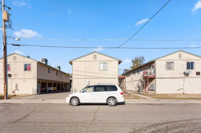 $2,388,000 | 609 Moore Street, Madera, CA 93638