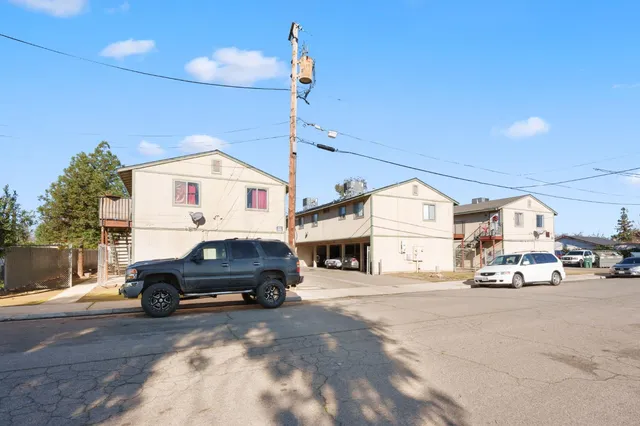 $2,388,000 | 609 Moore Street, Madera, CA 93638