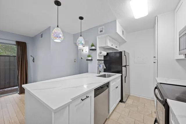 $1,200 | 3204 Menchaca Road, Unit 405, Austin, TX 78704