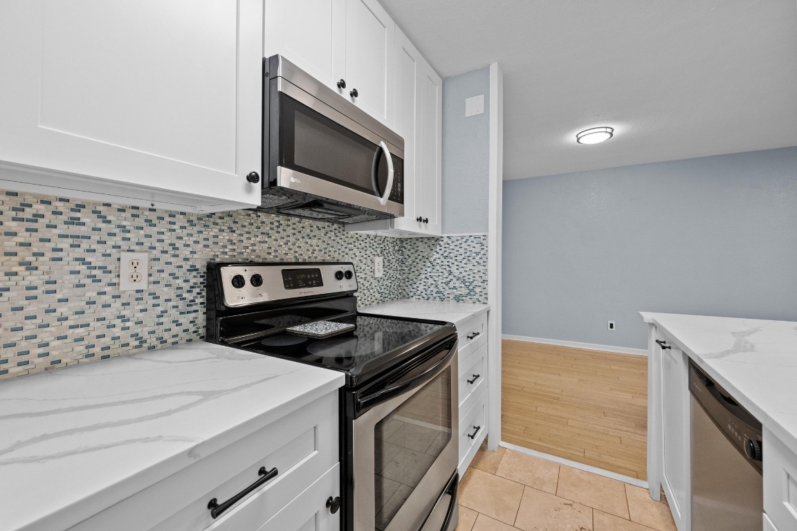 3204 Menchaca Road, Unit 405 Austin, TX 78704 - Photo 4 of 29 a kitchen with a stove and a microwave