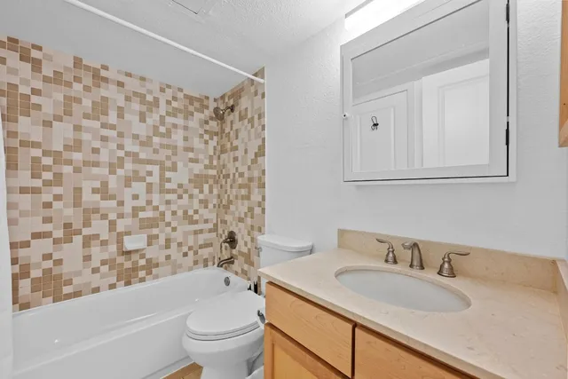 $1,200 | 3204 Menchaca Road, Unit 405, Austin, TX 78704