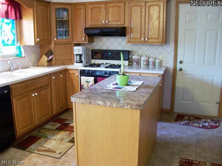 4645 Magnolia Road Northeast Canton, OH 44705 - Photo 3 of 24 Gallery Image 3