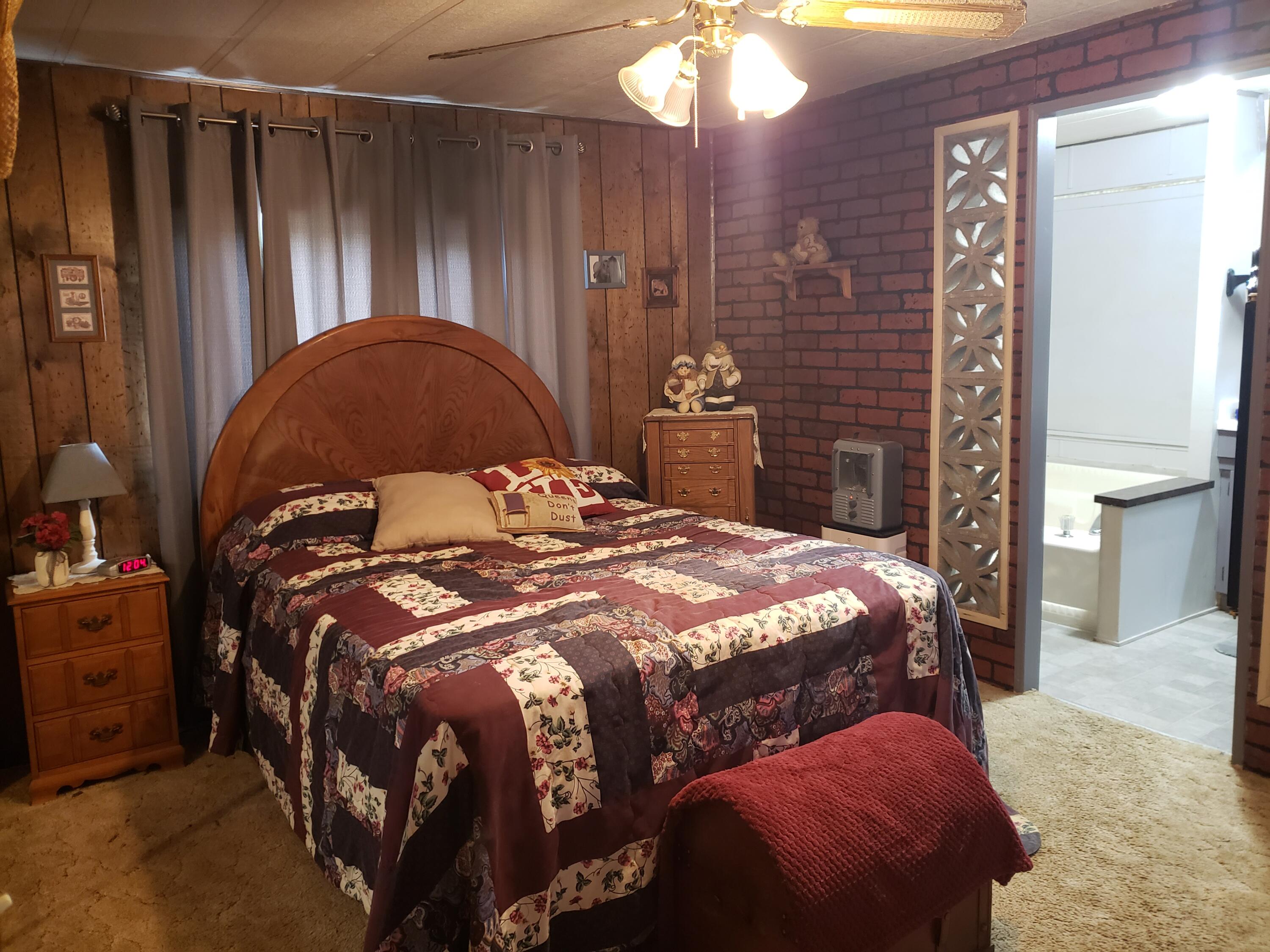 222 Ollis Road, Unit 61 Cave Junction, OR 97523 - Photo 12 of 19 20240917_120326