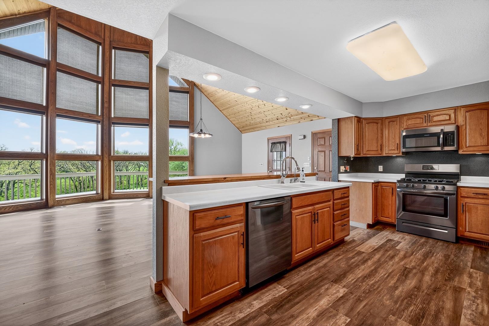 4800 Cub Hollow Road Gratiot, WI 53541 - Photo 15 of 85