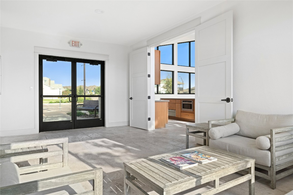 3540 Catlett Crk Road Georgetown, TX 78626 - Photo 24 of 26 a living room with furniture and window