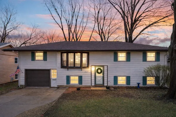 $215,000 | 1217 Searle Drive, Normal, IL 61761