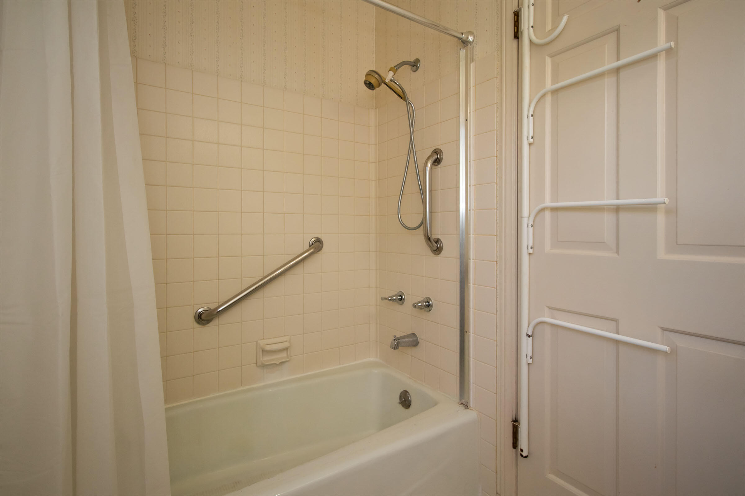 154 Jennings Road Battle Creek, MI 49015 - Photo 26 of 30 Main Bath - View 2