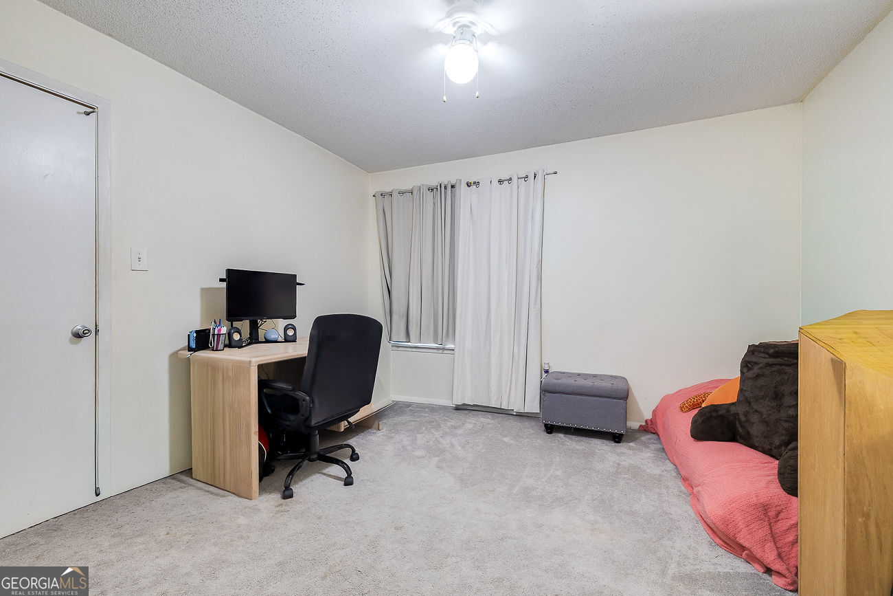 401 North Cromwell Road, Unit Q7 Savannah, GA 31410 - Photo 18 of 21 a view of a workspace with furniture and a window