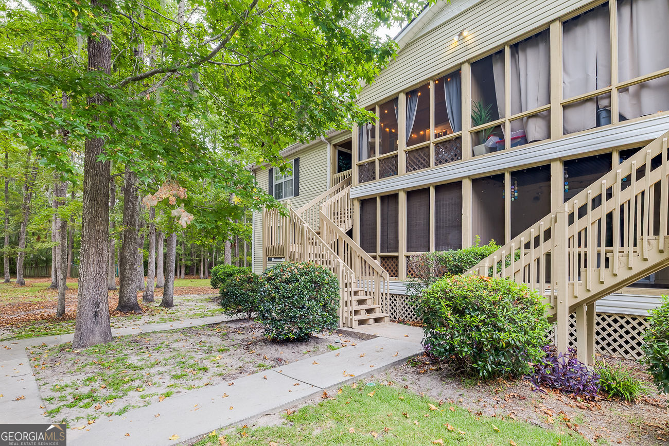401 North Cromwell Road, Unit Q7 Savannah, GA 31410 - Photo 2 of 21 a front view of a building with garden