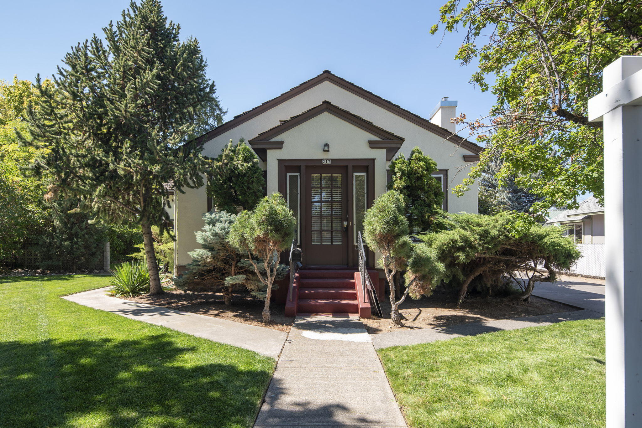 217 Southwest 8th Street Redmond, OR 97756 - Photo 2 of 24 1-web-or-mls-217 SW 8th ST-1