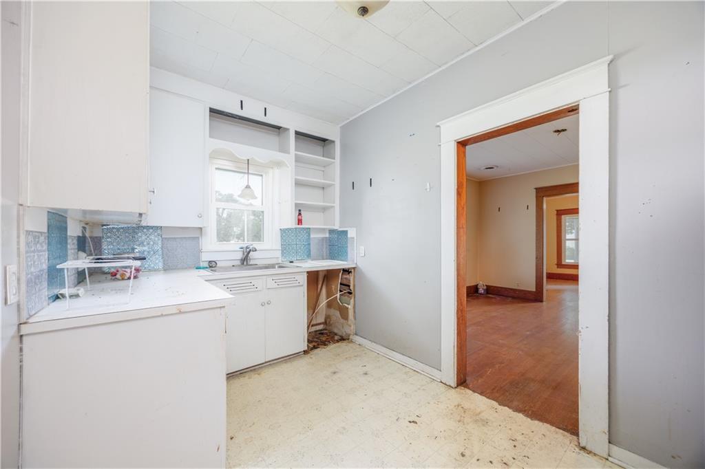 919 Indiana Street Neodesha, KS 66757 - Photo 7 of 26