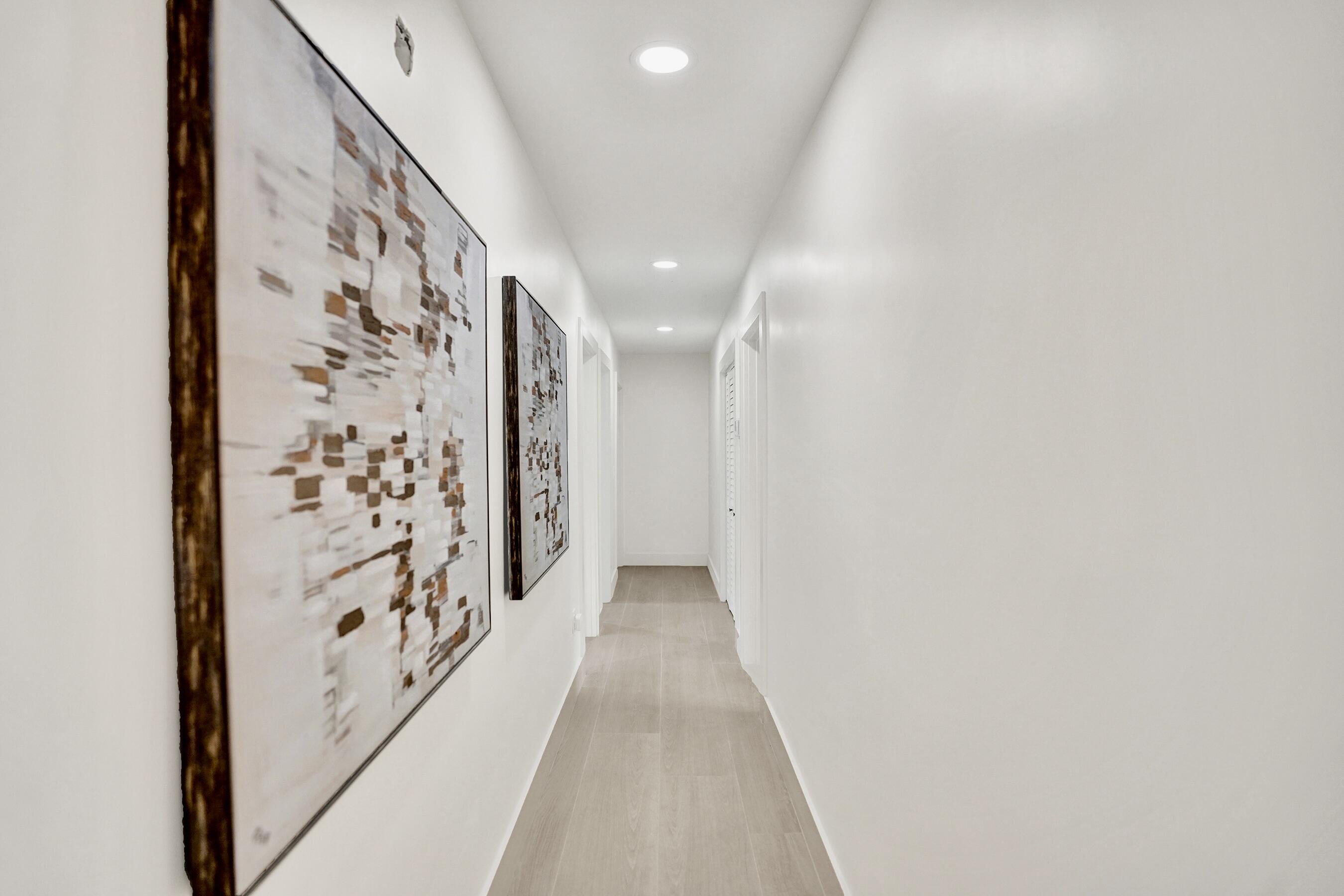 200 Northwest 2nd Street Delray Beach, FL 33444 - Photo 20 of 44 a view of a hallway with windows