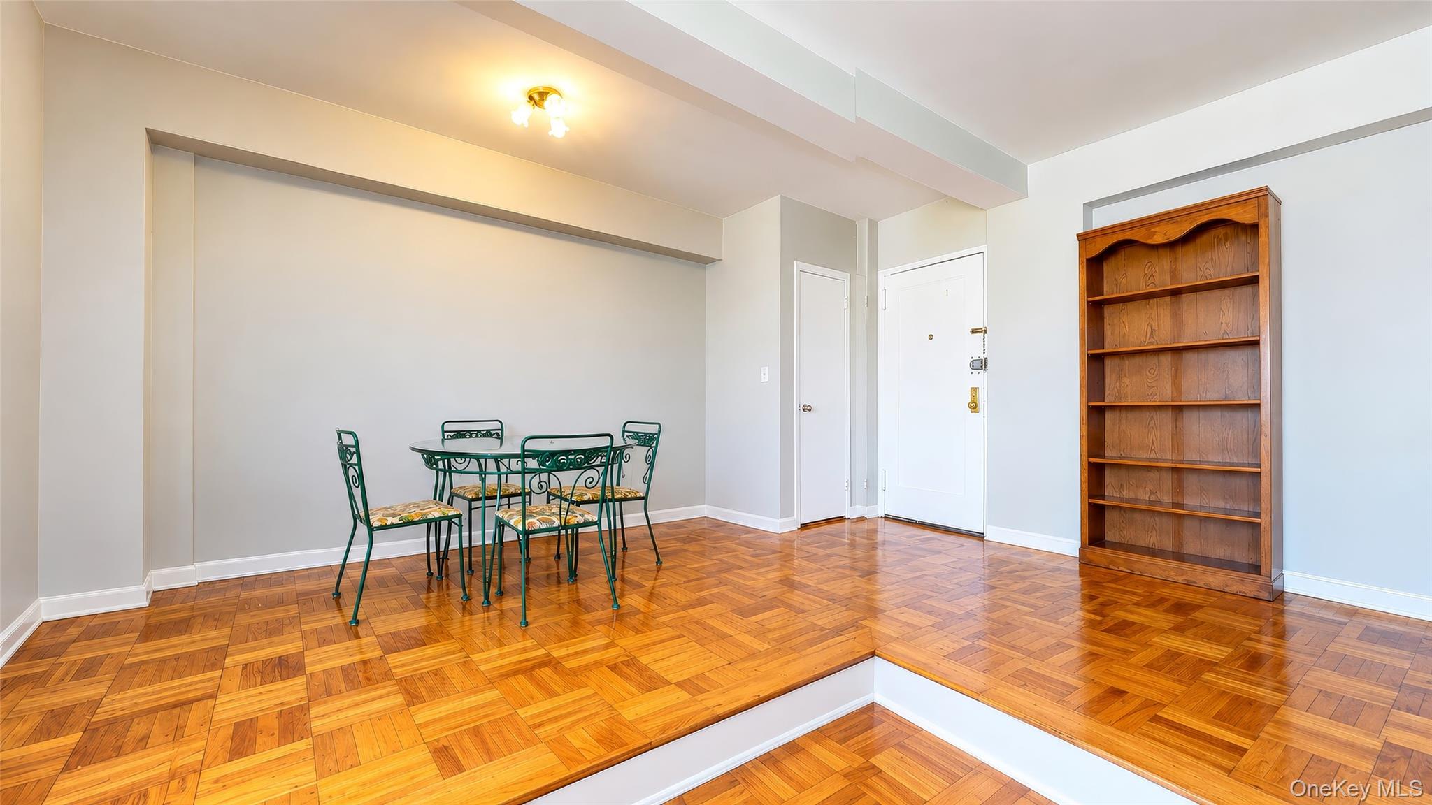 98-25 64th Road, Unit 8C Queens, NY 11374 - Photo 3 of 23 Foyer Entryway