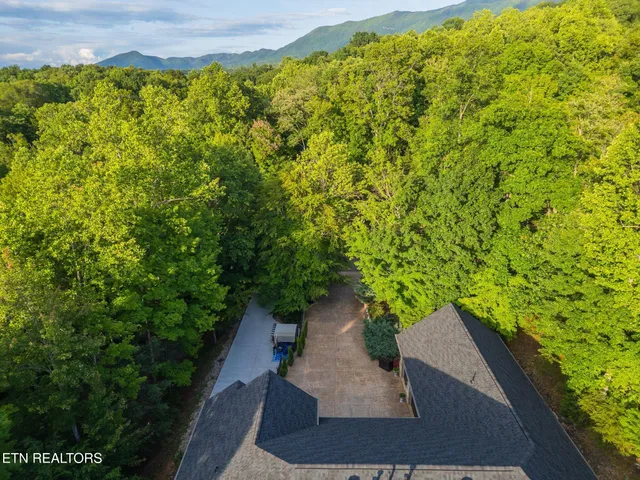 $2,495,000 | 224 Burning Oaks Drive, Sevierville, TN 37876