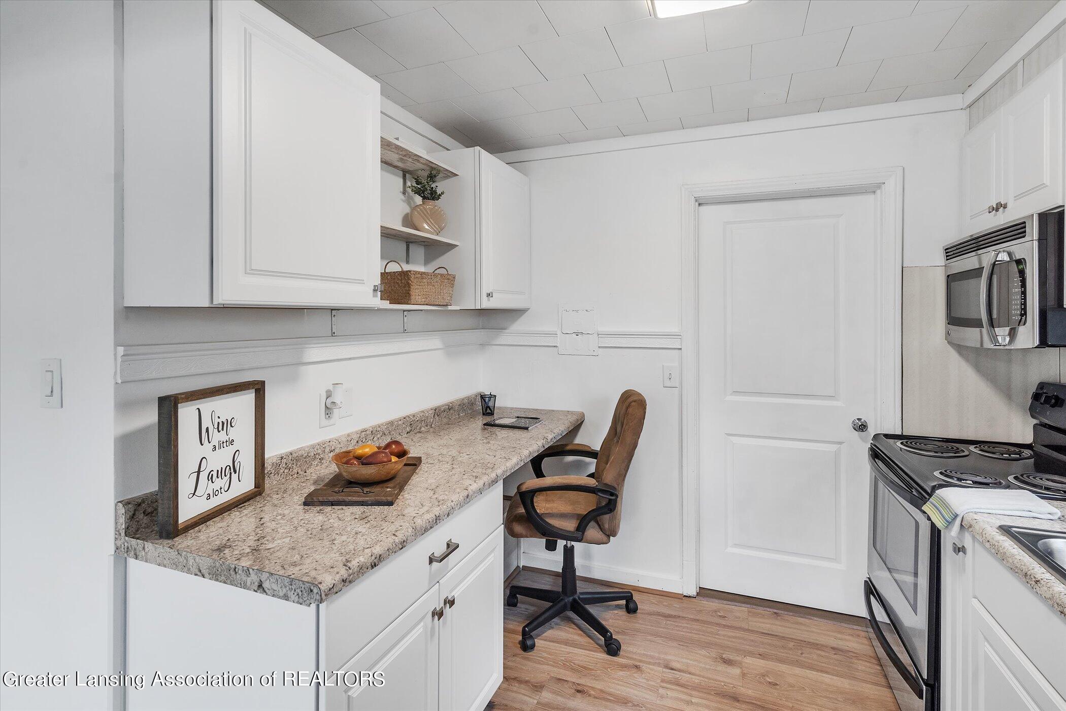 625 East Cavanaugh Road Lansing, MI 48910 - Photo 16 of 28 16-625-E-Cavanaugh-Rd-WindowStill-Real-E