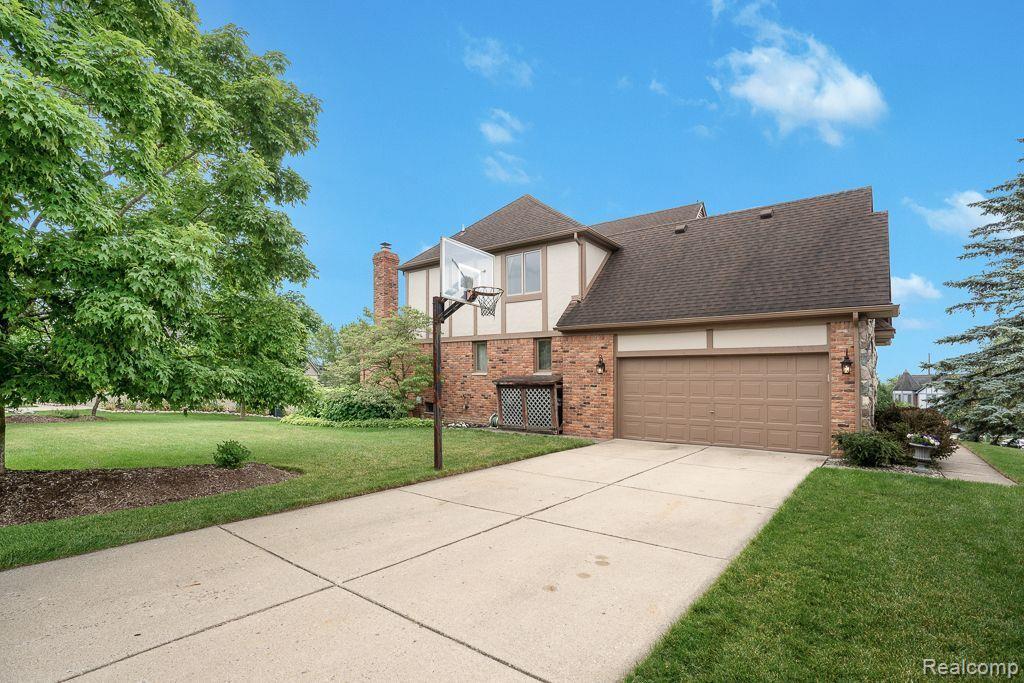 2072 Ridgefield Court Rochester Hills, MI 48306 - Photo 2 of 41
