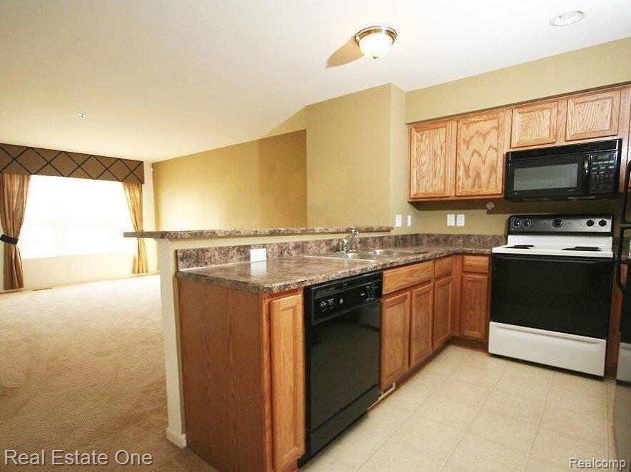 1139 Beaver Run, Unit 17 Troy, MI 48083 - Photo 5 of 17