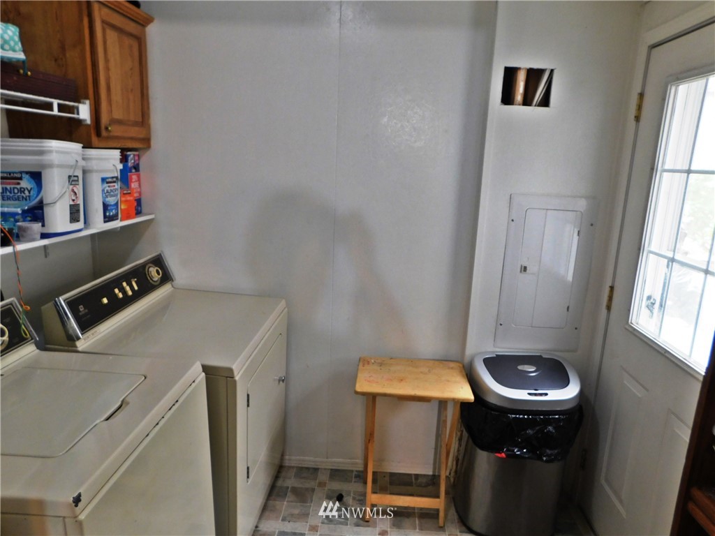 17807 Albany Street Southwest Rochester, WA 98579 - Photo 8 of 25