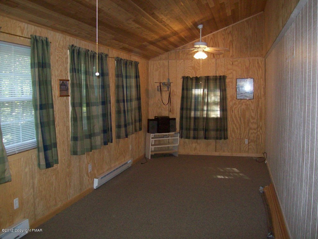 300 Doe Loop Bushkill, PA 18324 - Photo 8 of 18 Bonus room