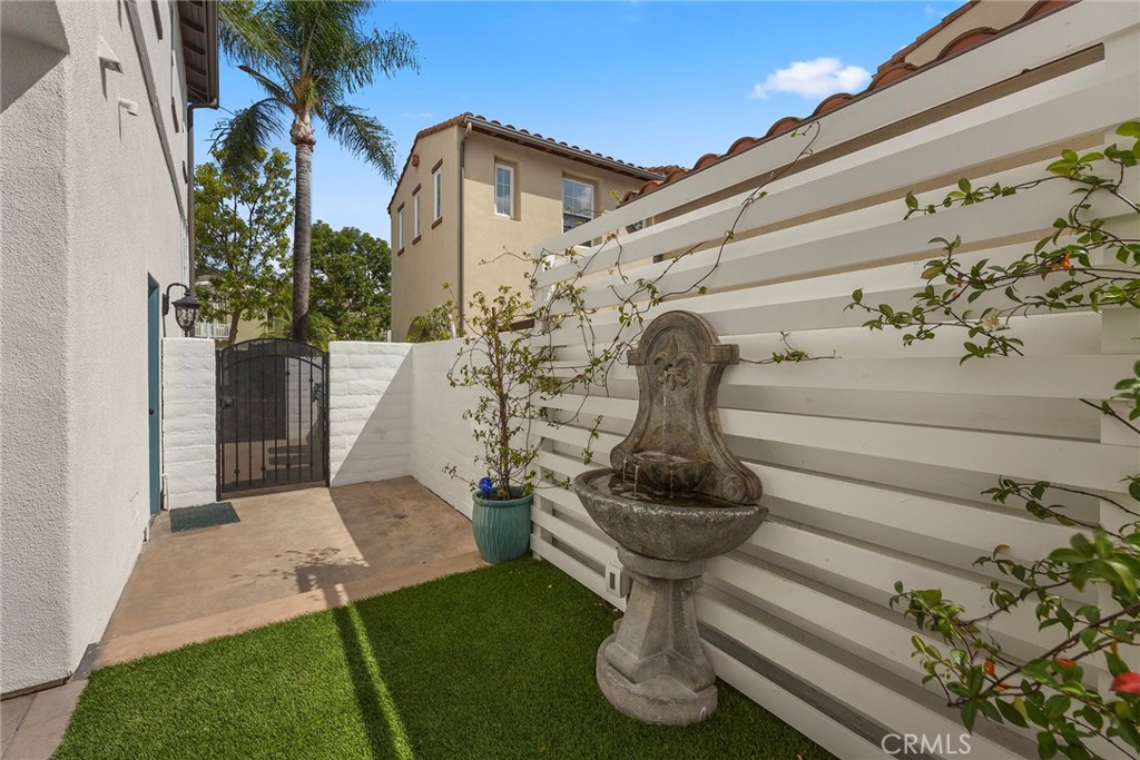 16 Kempton Lane Ladera Ranch, CA 92694 - Photo 53 of 60 Side patio off formal dining room.