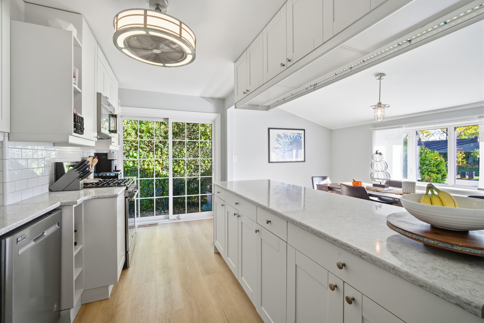 484 Chatham Circle Buffalo Grove, IL 60089 - Photo 13 of 28 a kitchen with counter top space and living room