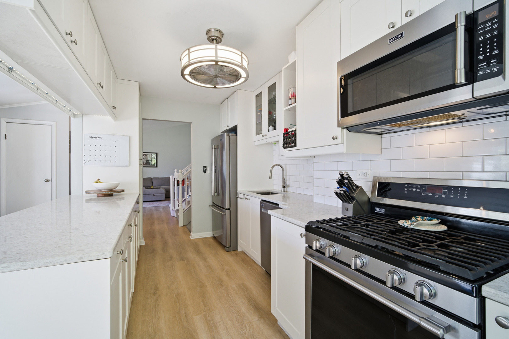 484 Chatham Circle Buffalo Grove, IL 60089 - Photo 14 of 28 a kitchen with a stove and a microwave