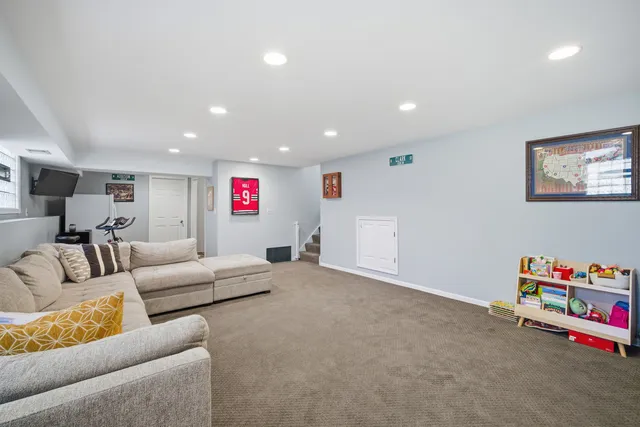 $430,000 | 484 Chatham Circle, Buffalo Grove, IL 60089