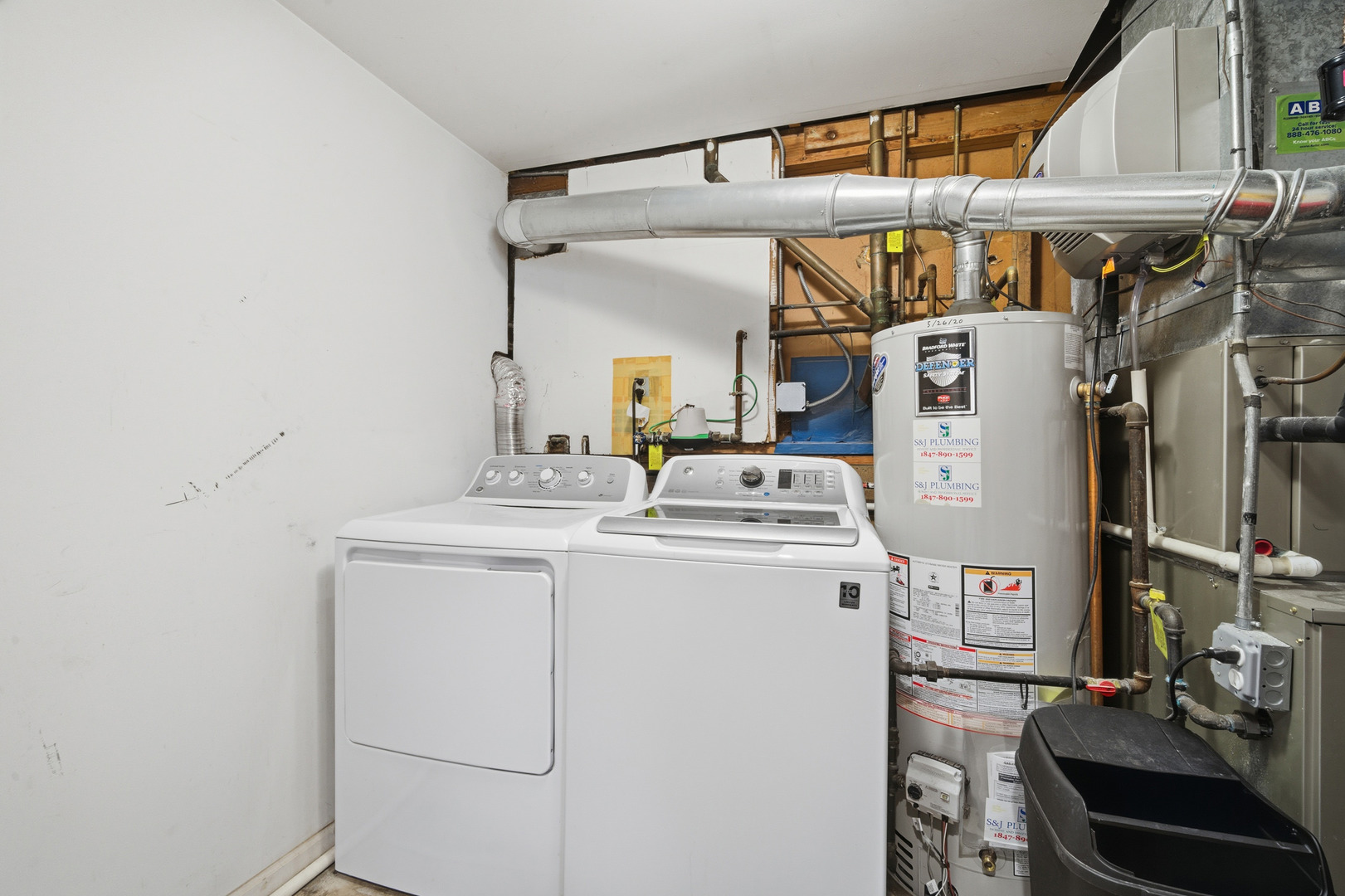 484 Chatham Circle Buffalo Grove, IL 60089 - Photo 22 of 28 a utility room with dryer and washer