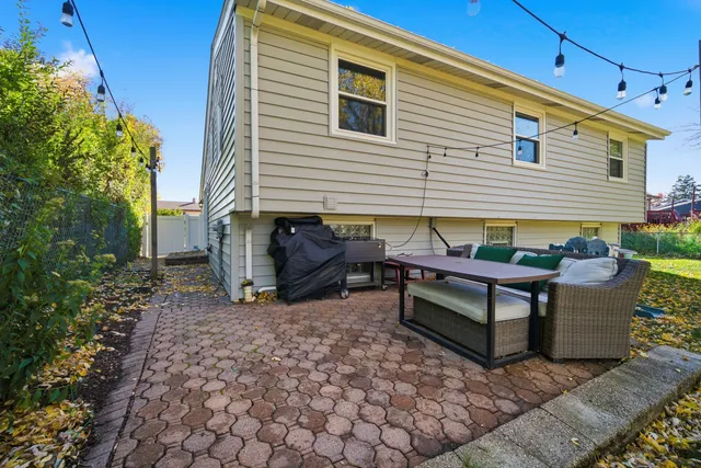 $430,000 | 484 Chatham Circle, Buffalo Grove, IL 60089