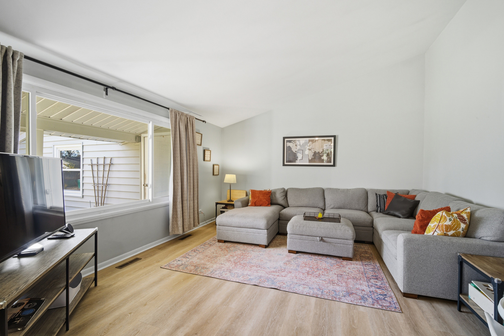 484 Chatham Circle Buffalo Grove, IL 60089 - Photo 4 of 28 a living room with furniture and a flat screen tv