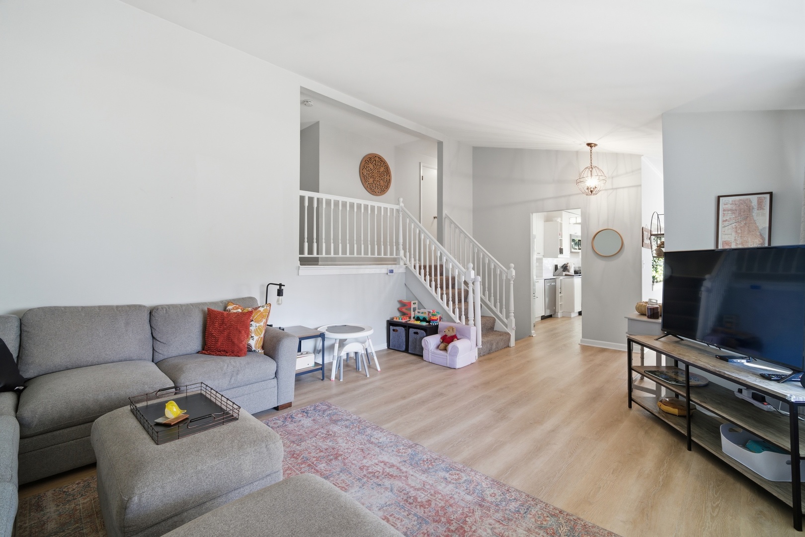 484 Chatham Circle Buffalo Grove, IL 60089 - Photo 5 of 28 a living room with furniture and a flat screen tv