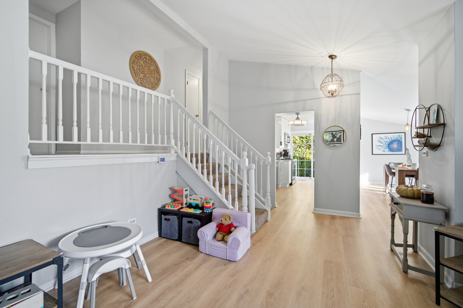 484 Chatham Circle Buffalo Grove, IL 60089 - Photo 6 of 28 a hallway with furniture and wooden floor