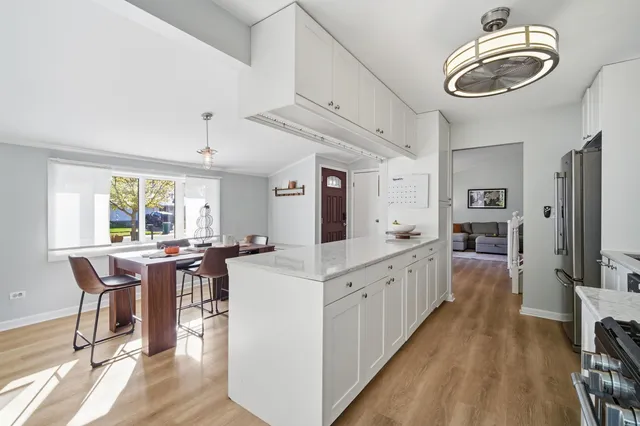 $430,000 | 484 Chatham Circle, Buffalo Grove, IL 60089