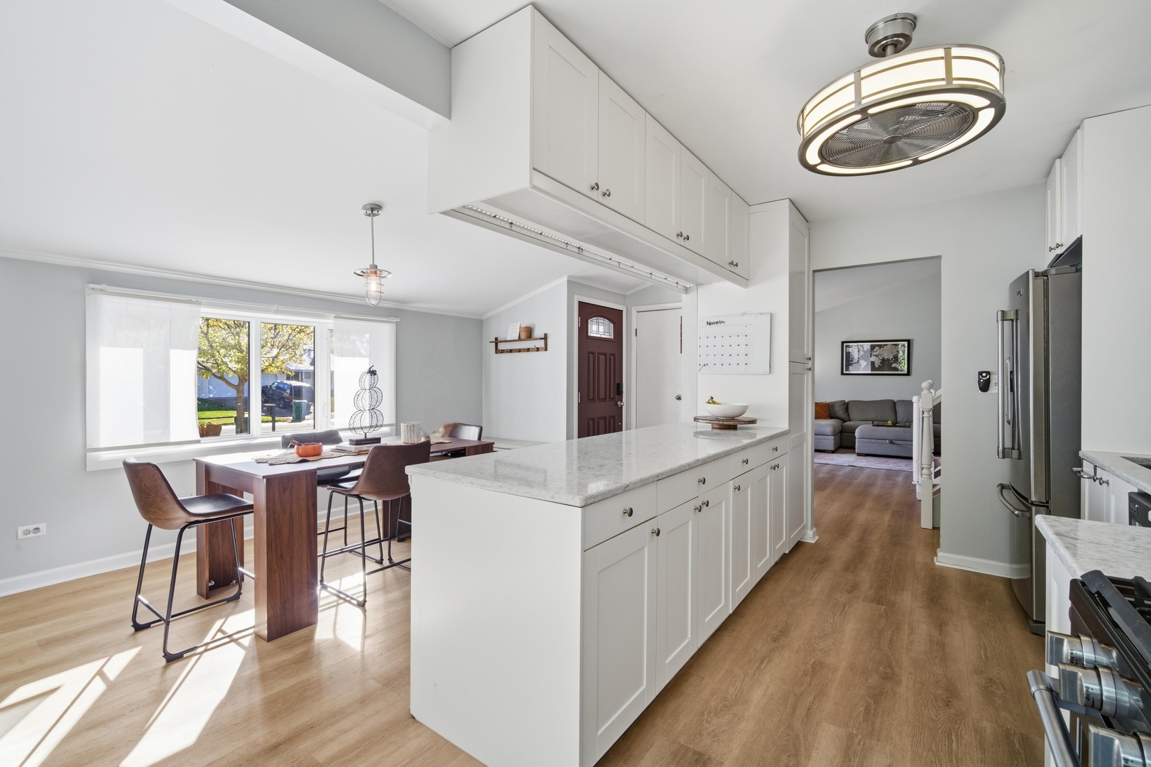 484 Chatham Circle Buffalo Grove, IL 60089 - Photo 10 of 28 a kitchen with kitchen island granite countertop lots of counter top space and wooden floors