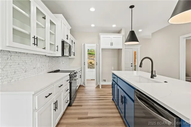 $875,000 | 77 Lakeway Lane, Climax Springs, MO 65324