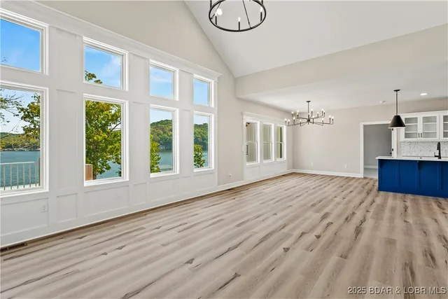 $875,000 | 77 Lakeway Lane, Climax Springs, MO 65324