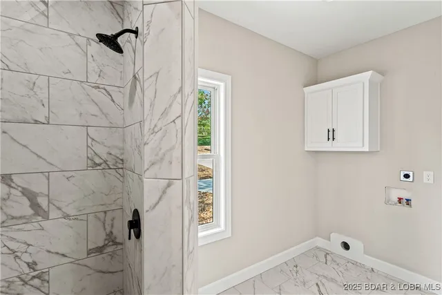 $875,000 | 77 Lakeway Lane, Climax Springs, MO 65324