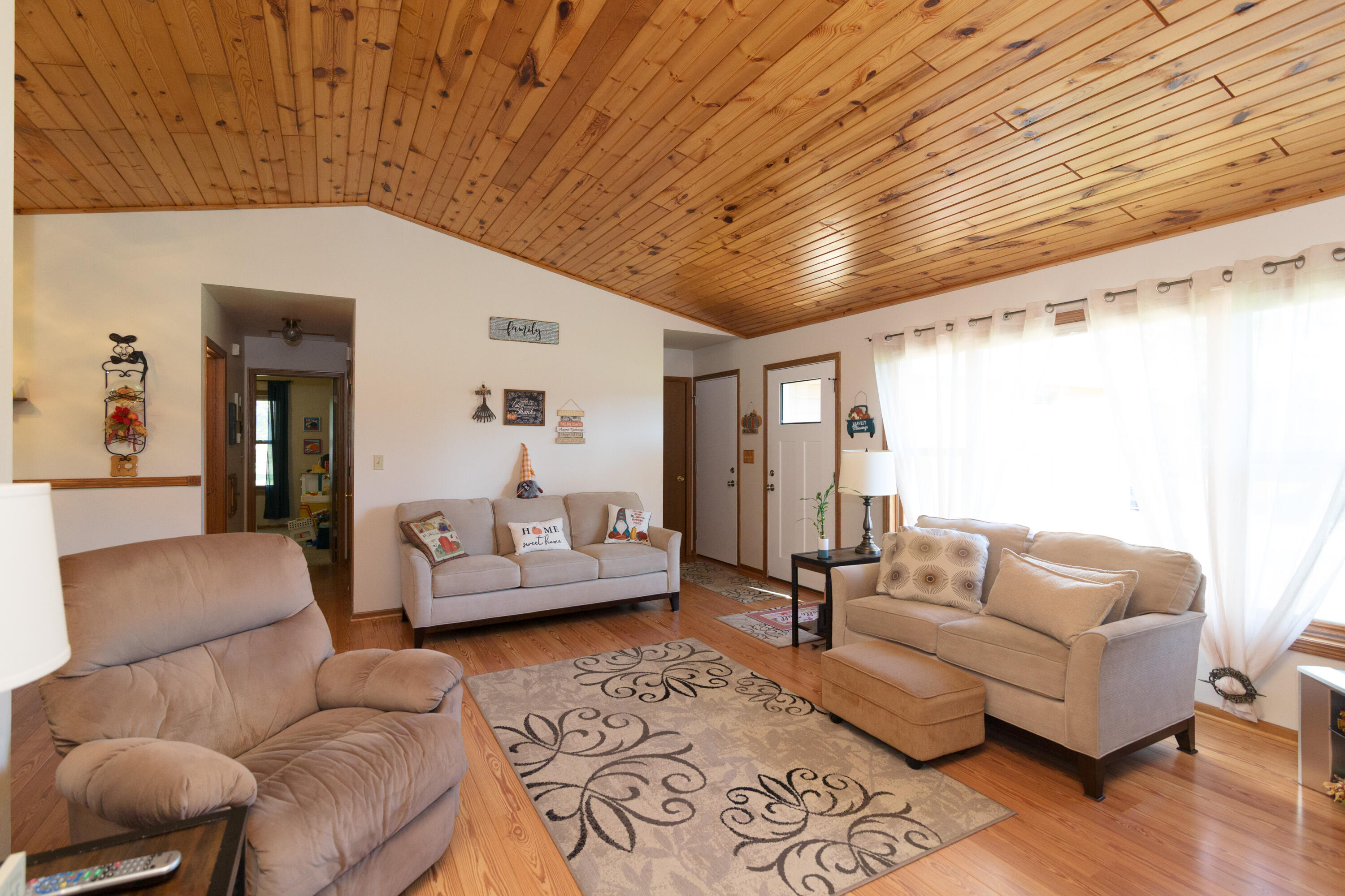 5616 Stonefield Road Slinger, WI 53086 - Photo 12 of 36 5616-stonefield-rd-slinger-108