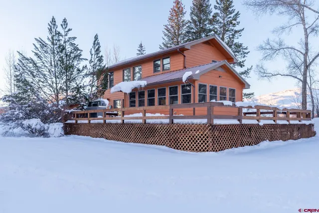 a view of a bench in a backyard