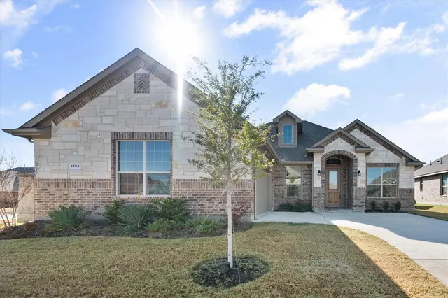$400,000 | 3703 Twin Pines Drive, Grand Prairie, TX 76065