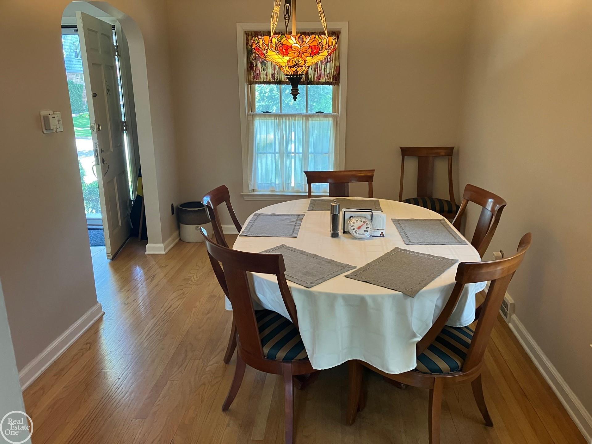 421 Cloverly Road Grosse Pointe, MI 48236 - Photo 12 of 31 50113463-11.JPG