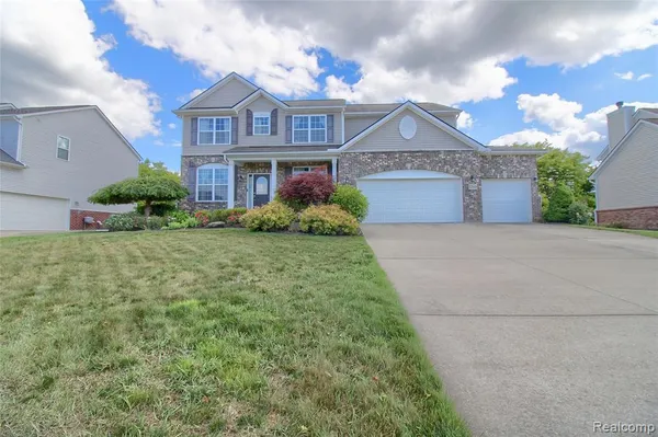 $749,900 | 57649 Blossom Valley Trail, New Hudson, MI 48165