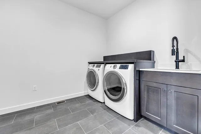 $1,629,900 | 1144 Brookwood Drive, Green Bay, WI 54304