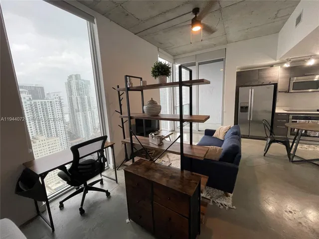 $2,690 | 151 Southeast 1st Street, Unit 3404, Miami, FL 33131
