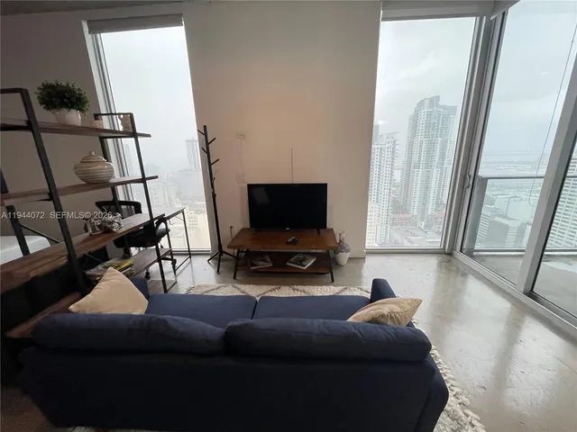 $2,690 | 151 Southeast 1st Street, Unit 3404, Miami, FL 33131