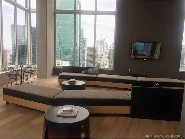 $2,690 | 151 Southeast 1st Street, Unit 3404, Miami, FL 33131