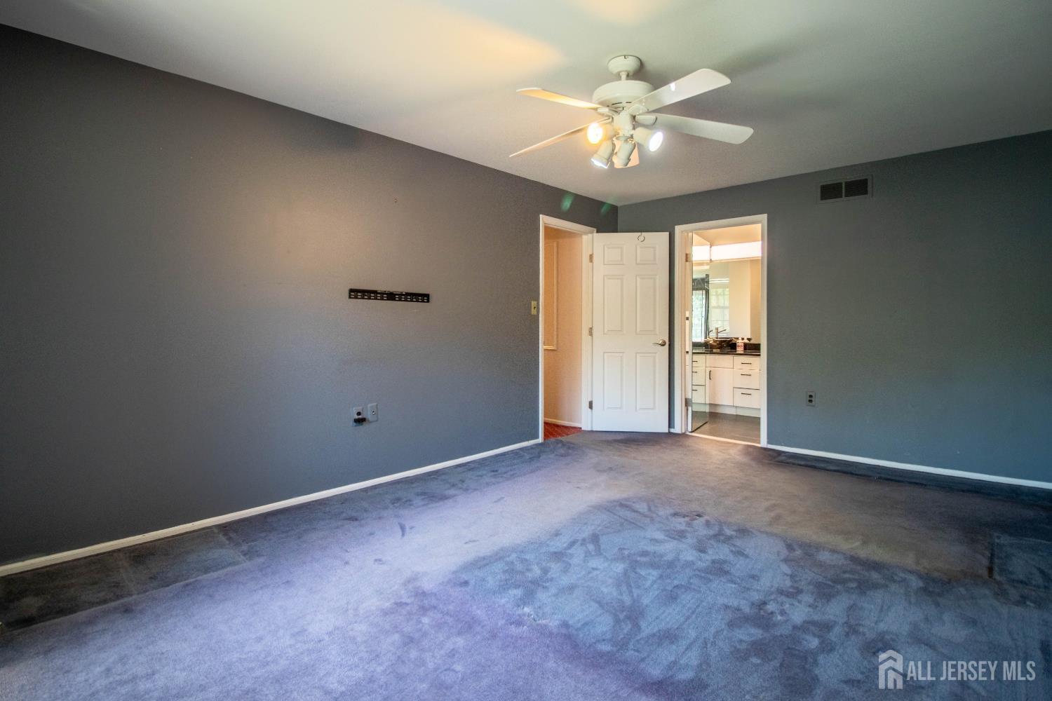 142 Monmouth Road Monroe Township, NJ 08831 - Photo 24 of 37