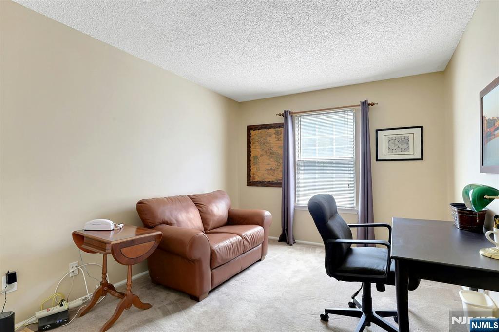 601 Lilac Lane Mahwah, NJ 07430 - Photo 17 of 30