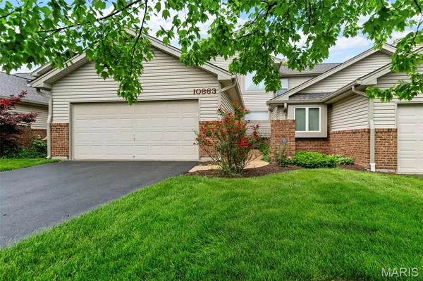 $485,000 | 10863 Piccadilly Square Drive, St. Louis, MO 63146