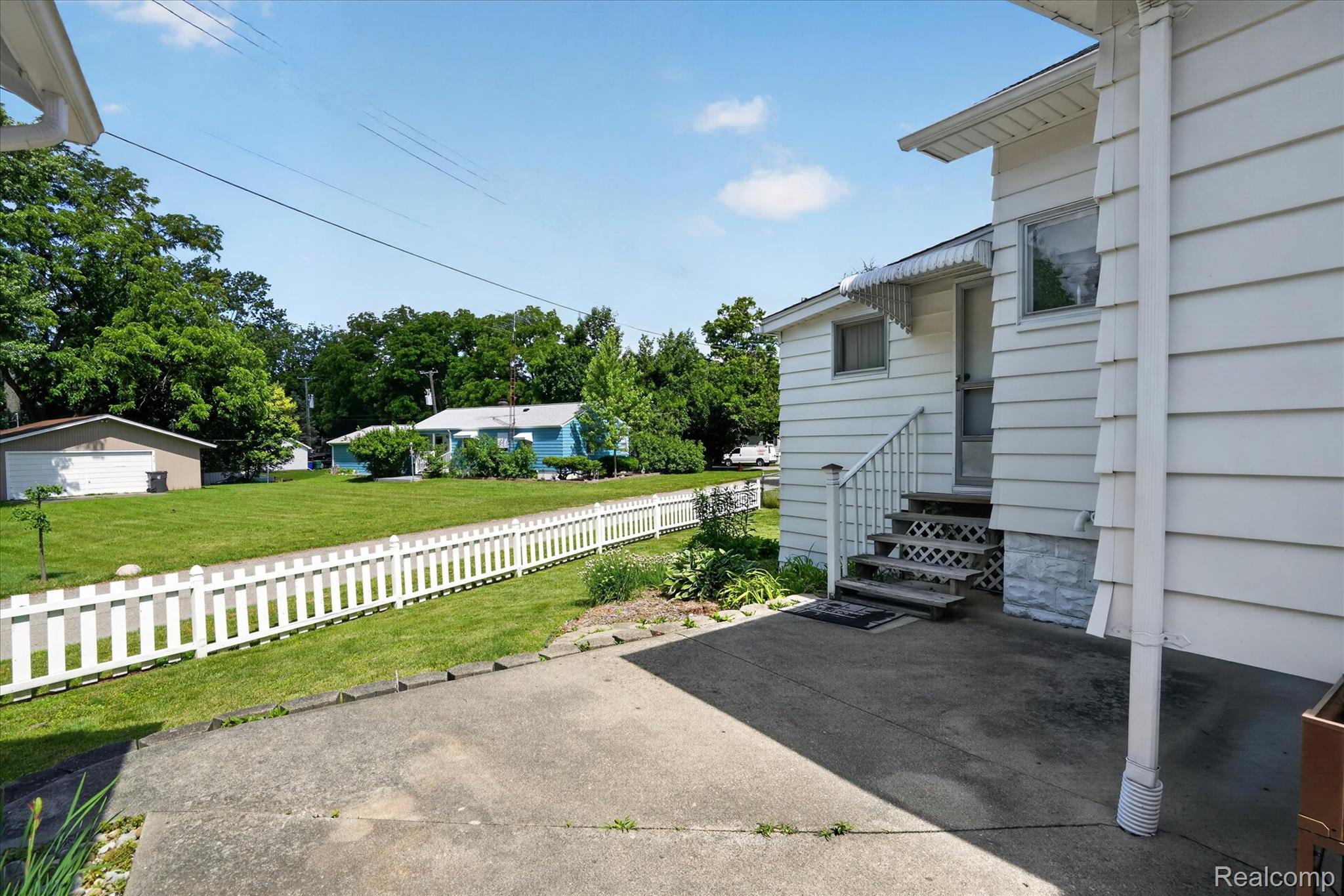 410 South Center Street Howell, MI 48843 - Photo 37 of 47 44-410-S-Center-St-Howell-MI-48843-WindowStill.jpg
